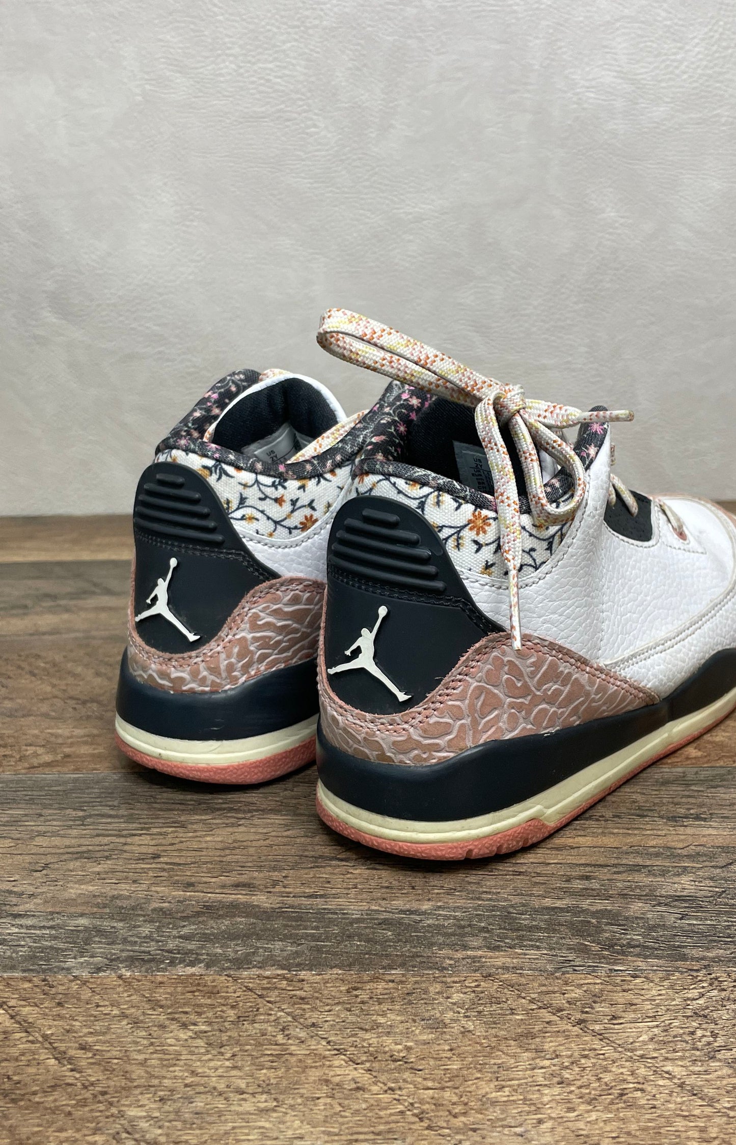Nike Air Jordan 3 Retro White Red Stardust Floral Youth Sneakers Size 2Y
