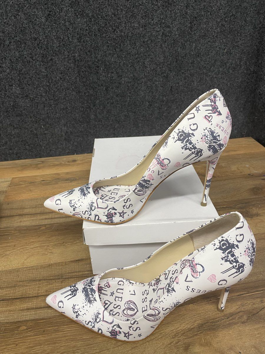 Guess Bennie White Logo Graffiti Heart Pointed Toe Stiletto Pumps Size 11