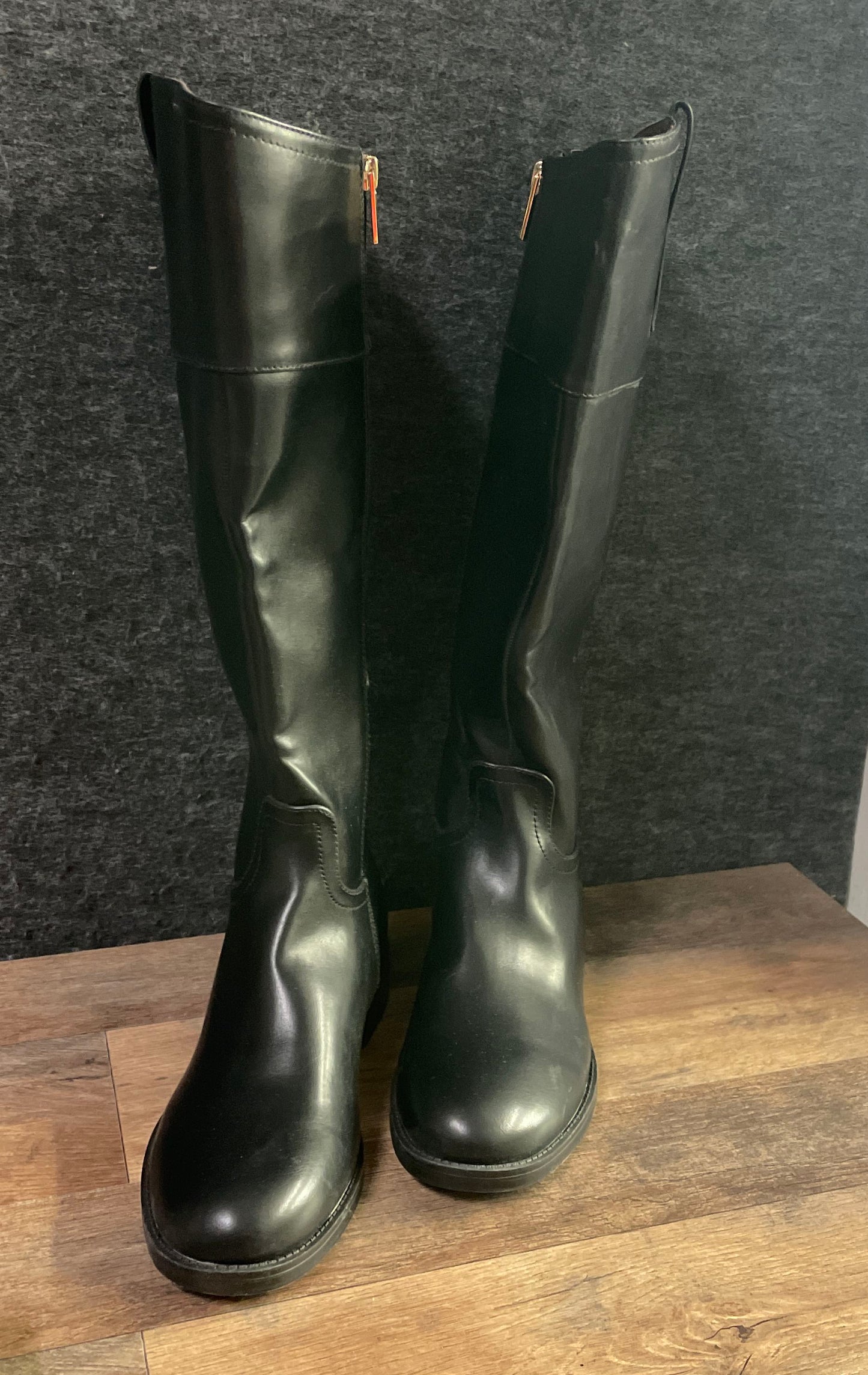 Tommy Hilfiger Women's Black Knee High Riding Boots Gold Logo Size 7M