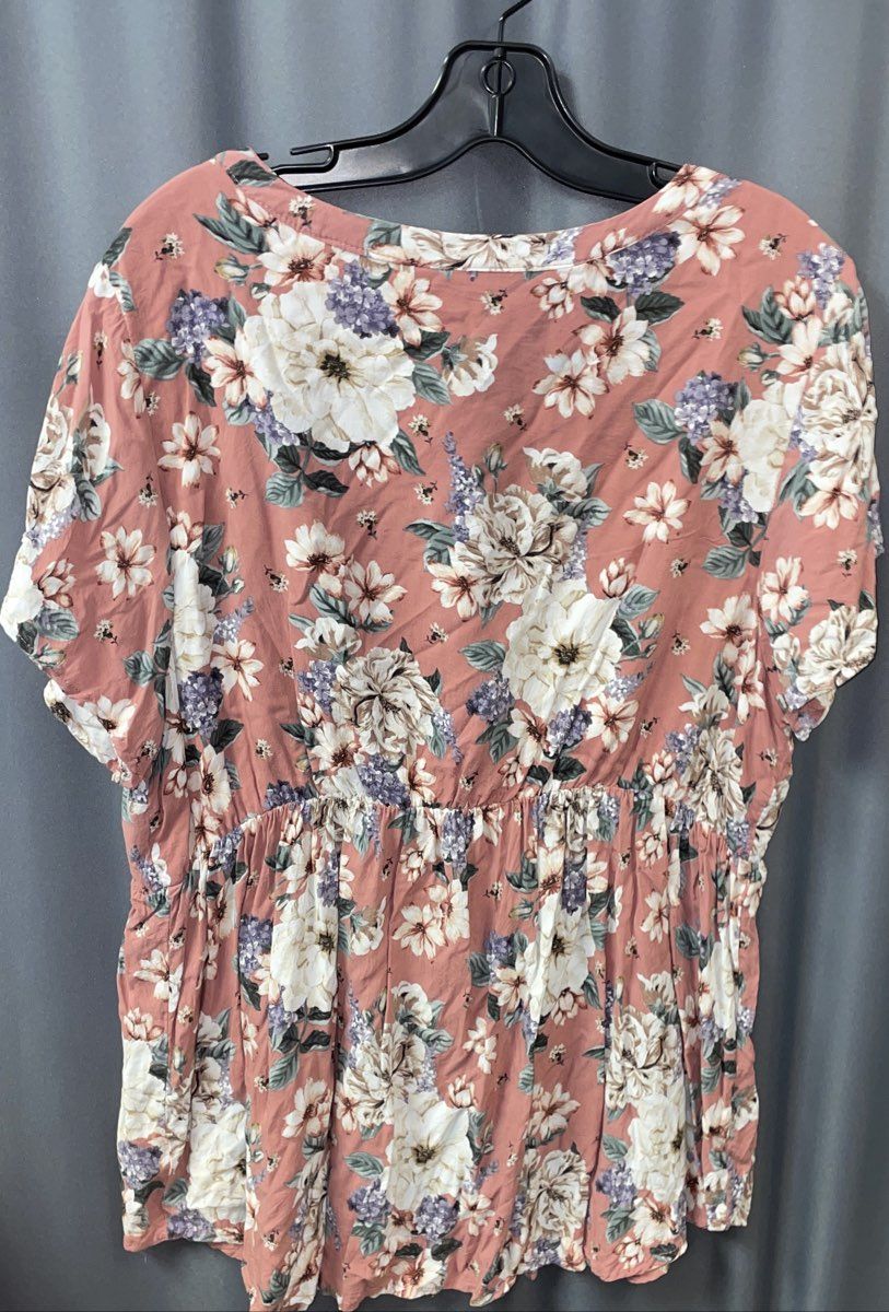 Torrid Women's Pink Floral V-Neck Button Front Rayon Babydoll Shirt Size 1