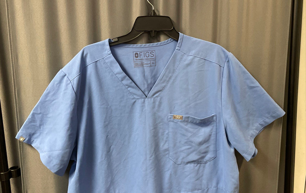 FIGS Men's Leon Three Pocket Scrub Top Light Blue V-Neck Size XL
