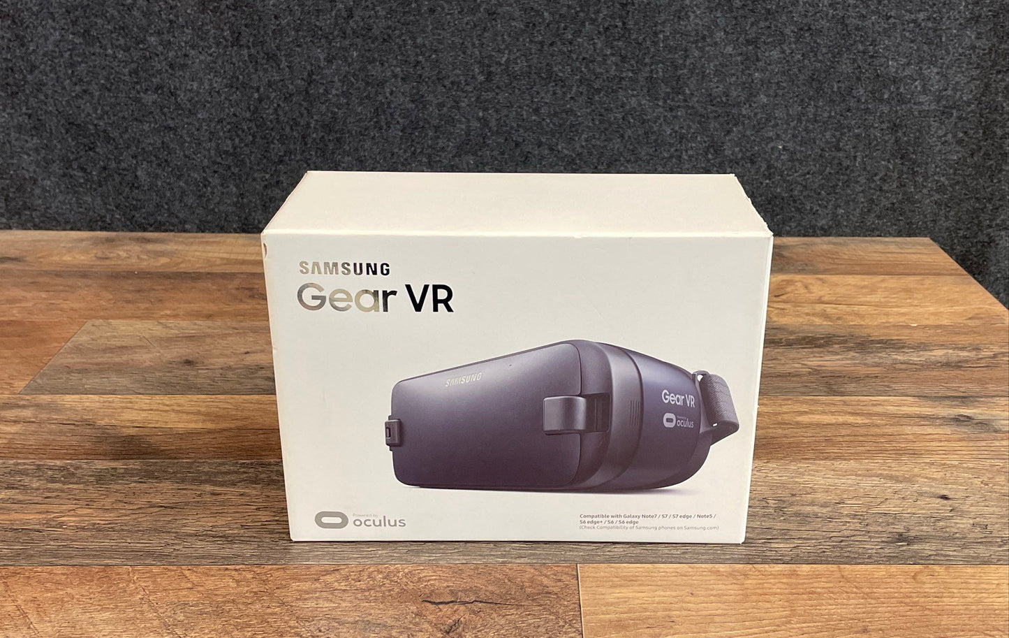 Samsung Gear VR Virtual Reality Headset Powered by Oculus with Box