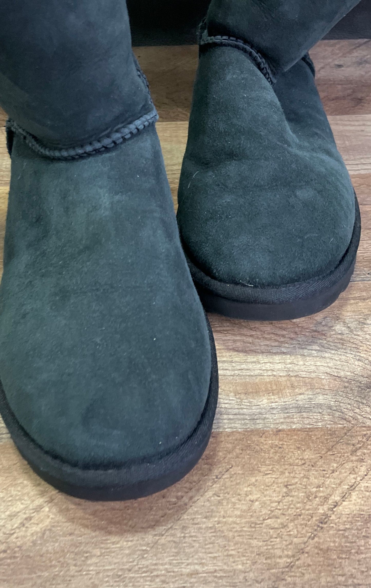 UGG Bailey Bow II Black Twinface Sheepskin Suede Boots Women's Size 8
