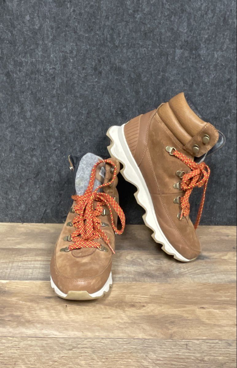 Sorel Kinetic Conquest Waterproof Velvet Tan Women's Hiking Boots Size 9.5