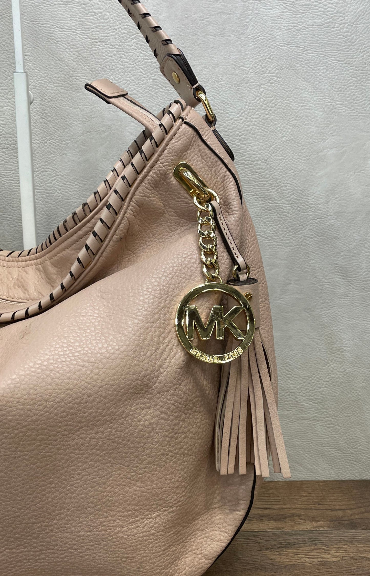 Michael Kors Cream Pebbled Leather Whipstitch Hobo Shoulder Bag Gold Hardware
