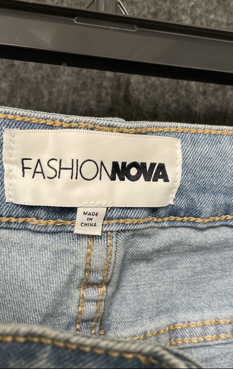 Fashion Nova Women's Light Blue Wash High Rise Skinny Jeans NWT Size 9
