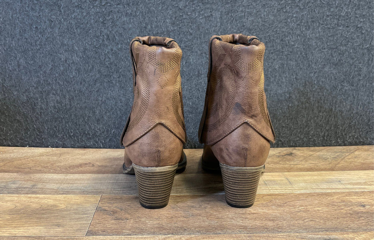 MIA Joshua Brown Western Ankle Boots Embroidered Pointed Toe Size 11