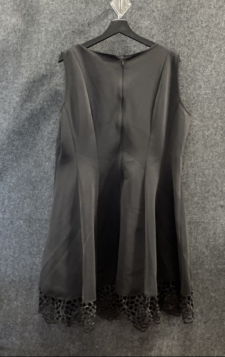 Roz & Ali Women's Black V-Neck Laser Cut Hem Fit & Flare Dress NWT Sz 18W