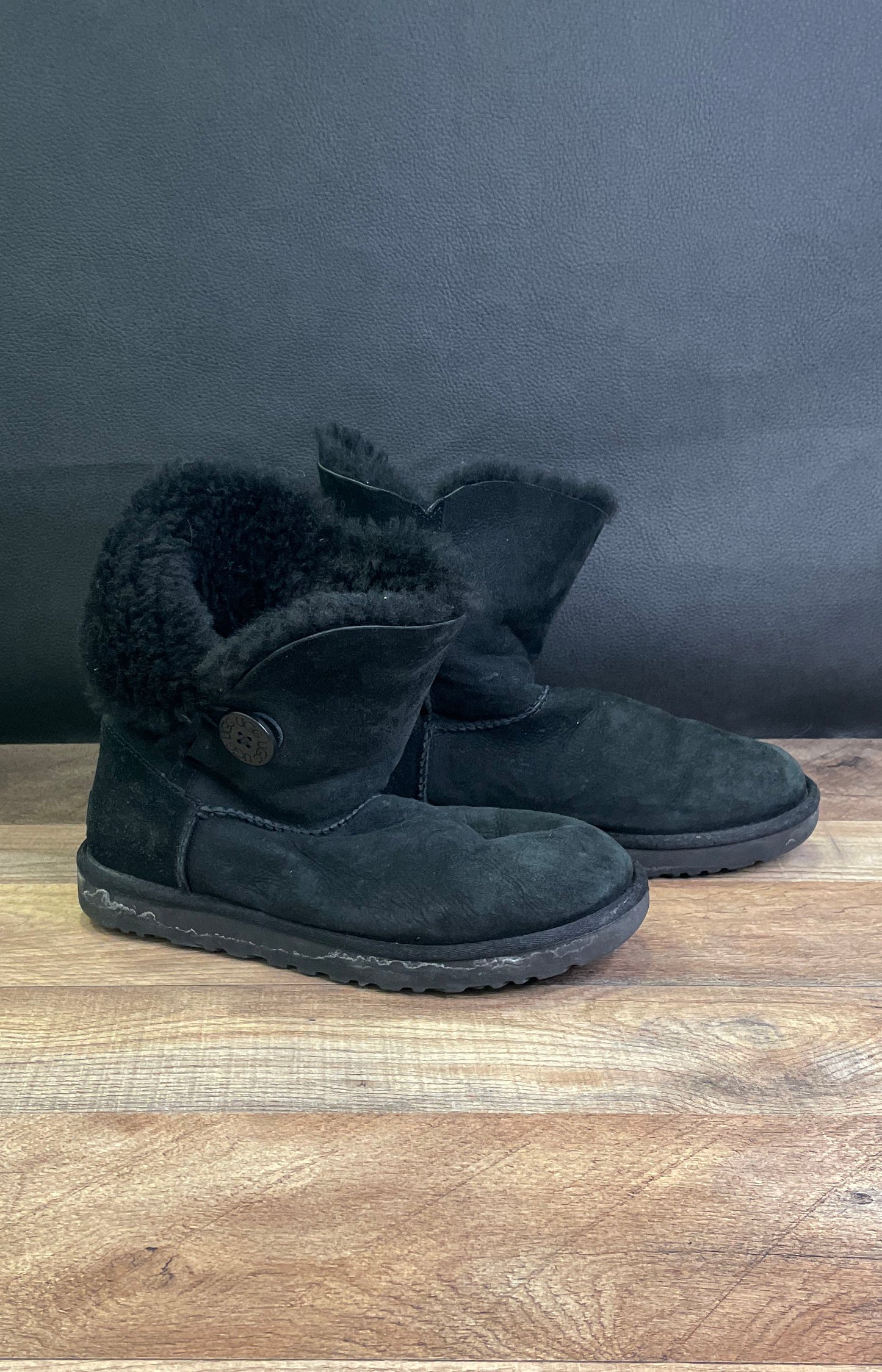 UGG Bailey Button II Black Suede Shearling Boots Women's Size 9