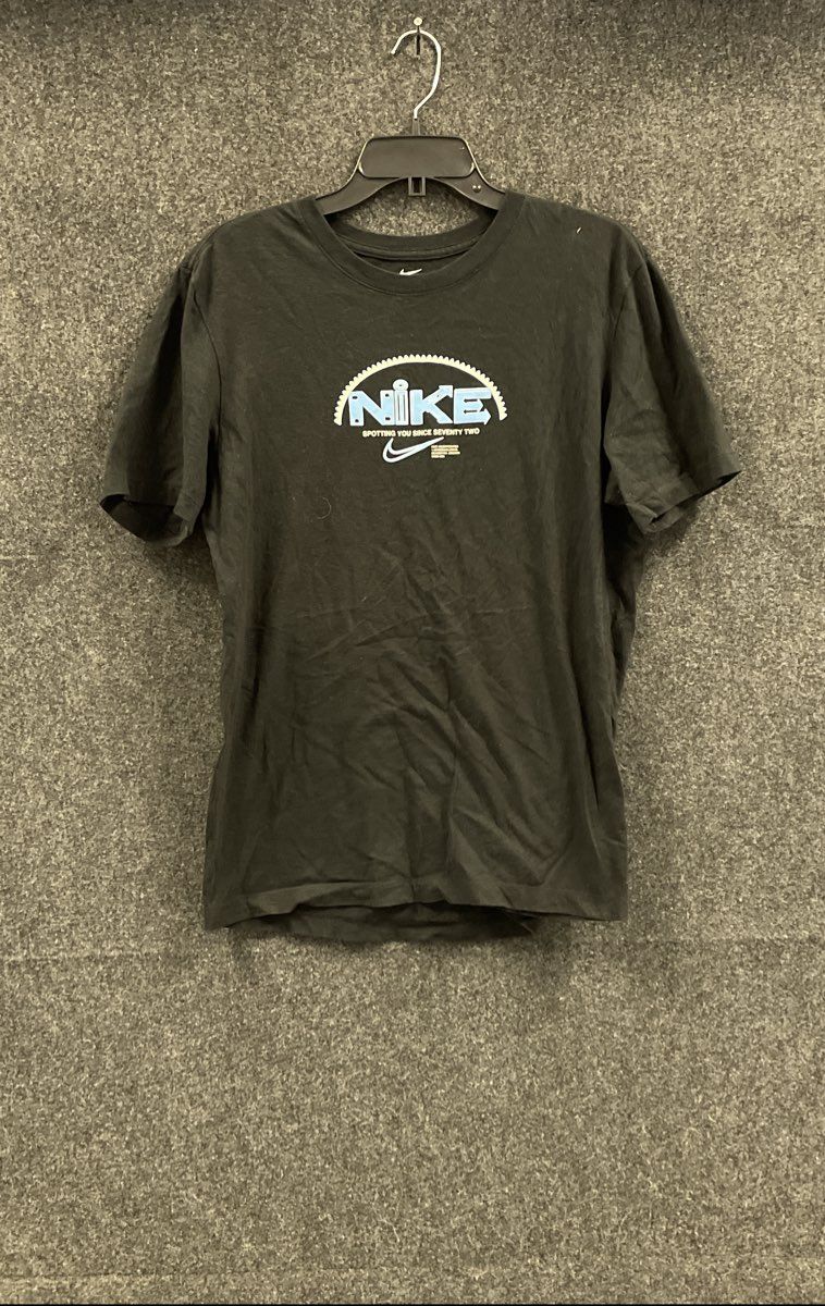 Nike Men's T-Shirt Black Spotting You Since Seventy Two Graphic Swoosh Sz M