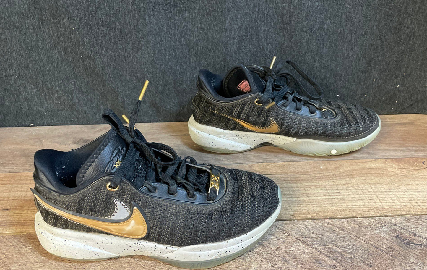 Nike LeBron XX 20 Trinity Black Metallic Gold GS Basketball Shoes Size 4.5Y