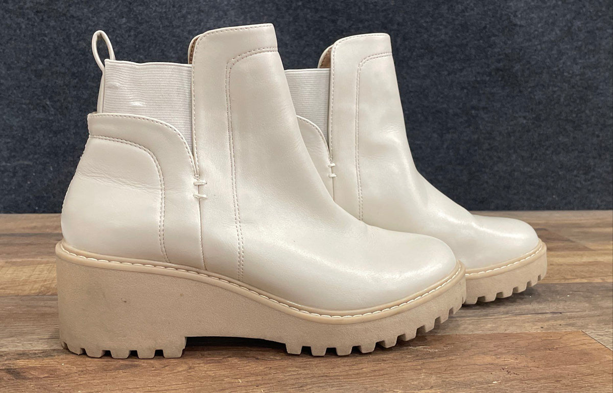 Universal Thread Rielle White Leather Platform Chelsea Ankle Boots Size 7.5