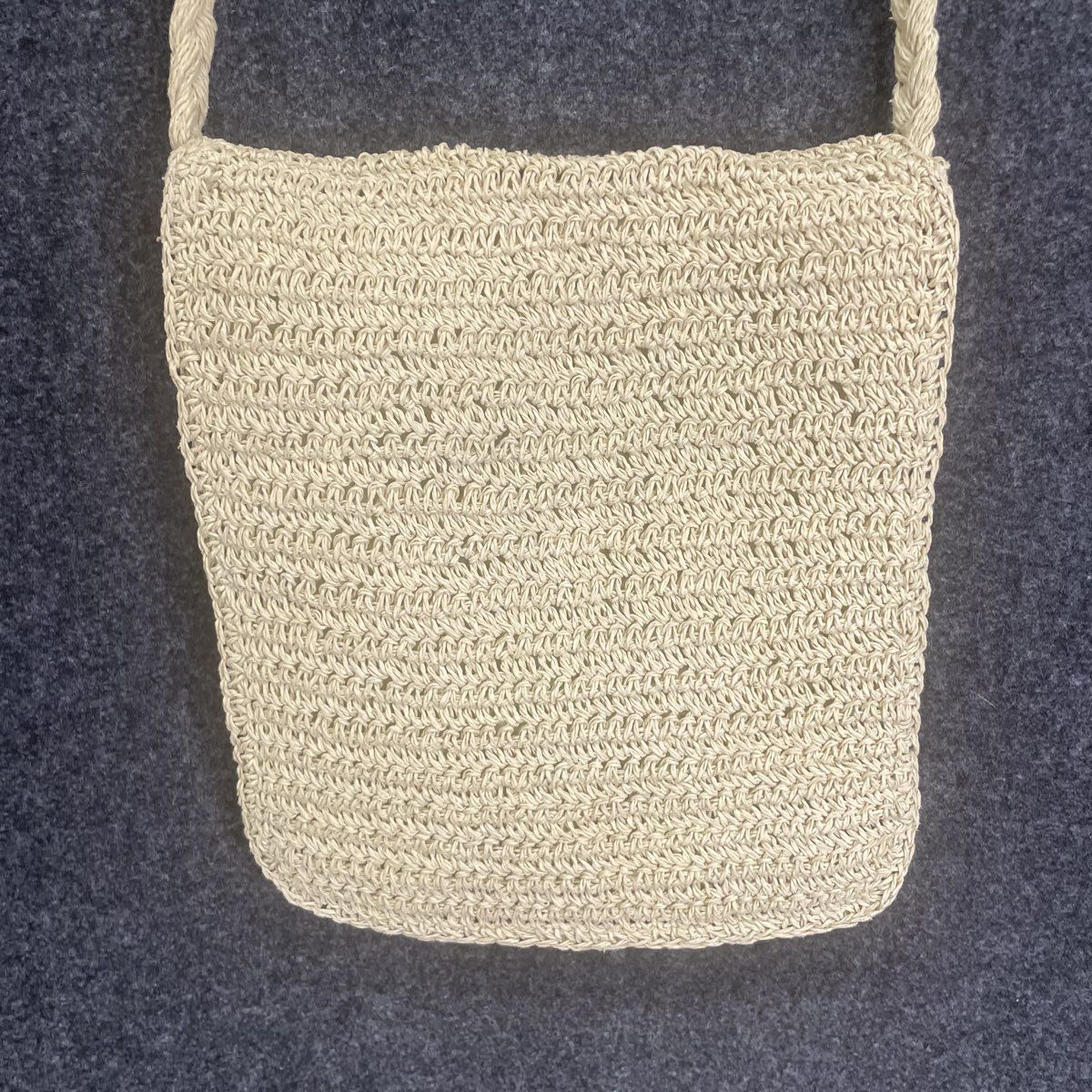 Vintage G.H. Bass & Co Beige Woven Straw Crochet Crossbody Bag Button Closure