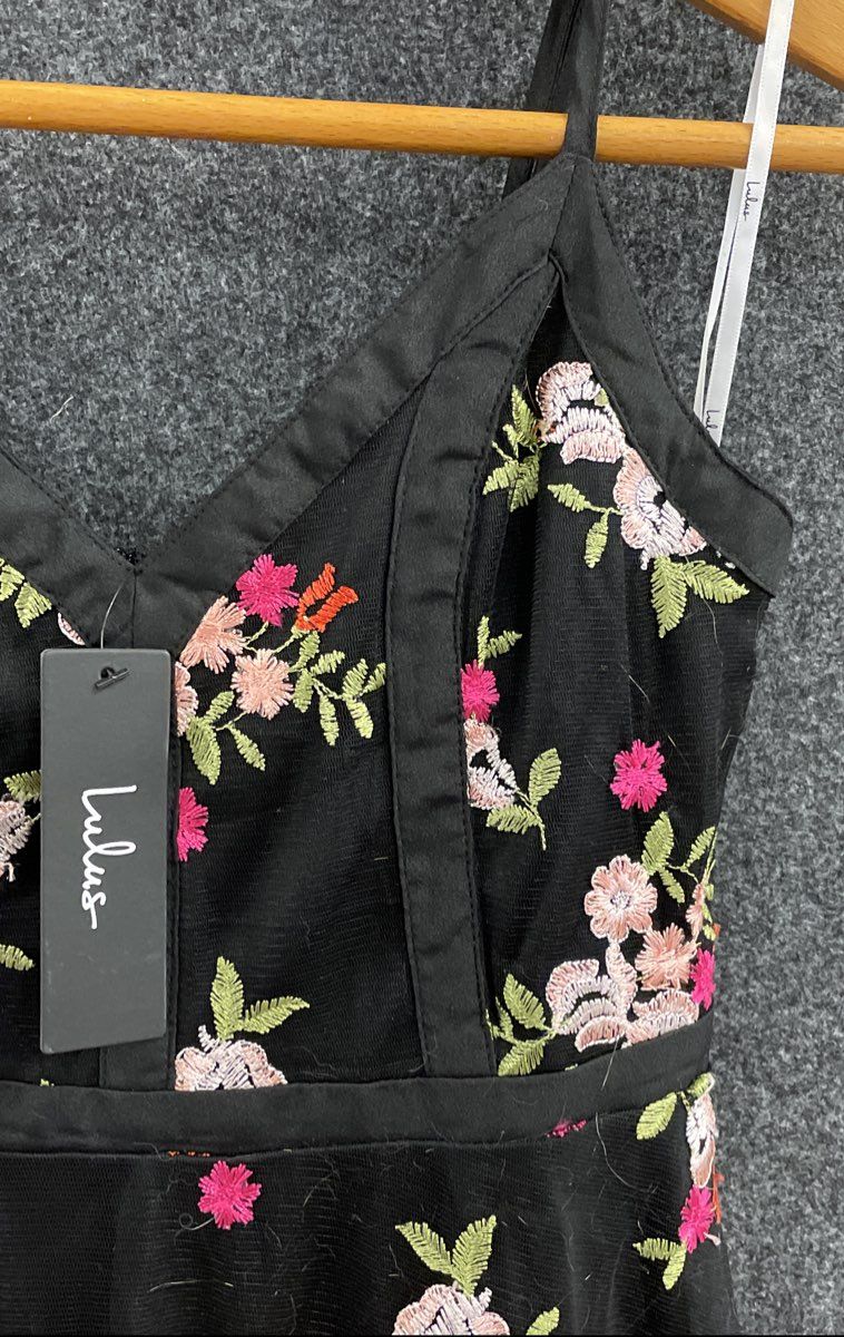 Lulus Women's Black Floral Embroidered Mesh Fit & Flare Mini Dress NWT Sz S
