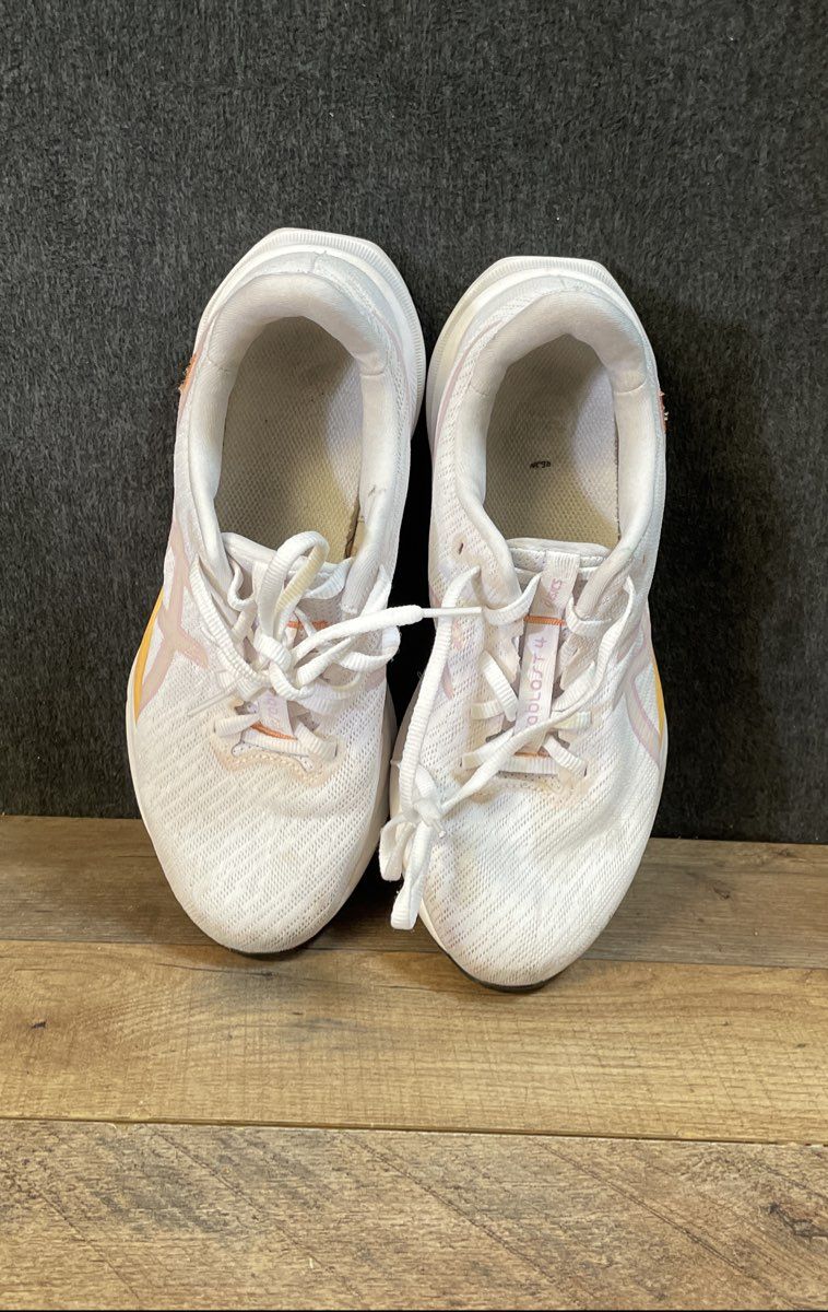 Asics Versablast 4 White Pink Women's Running Shoes Size 9