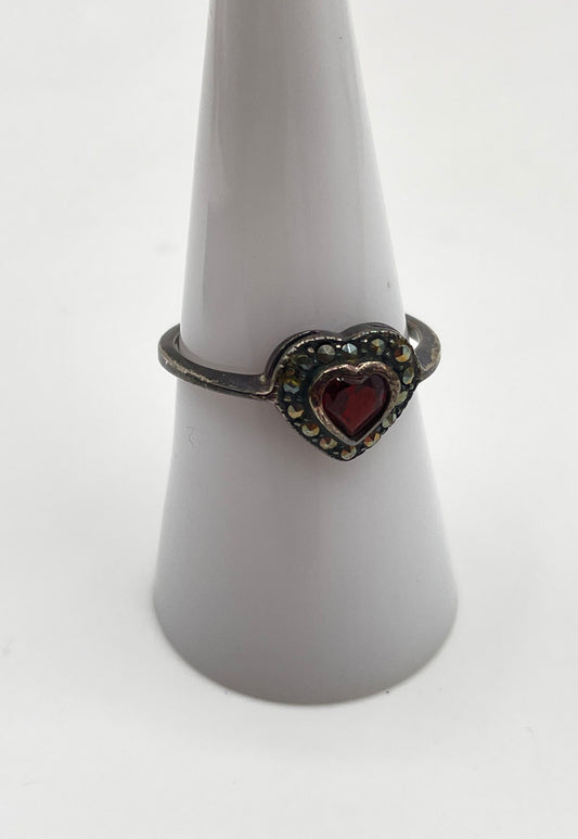 925 Sterling Silver Red Garnet Marcasite Accent Heart Ring 2.1g