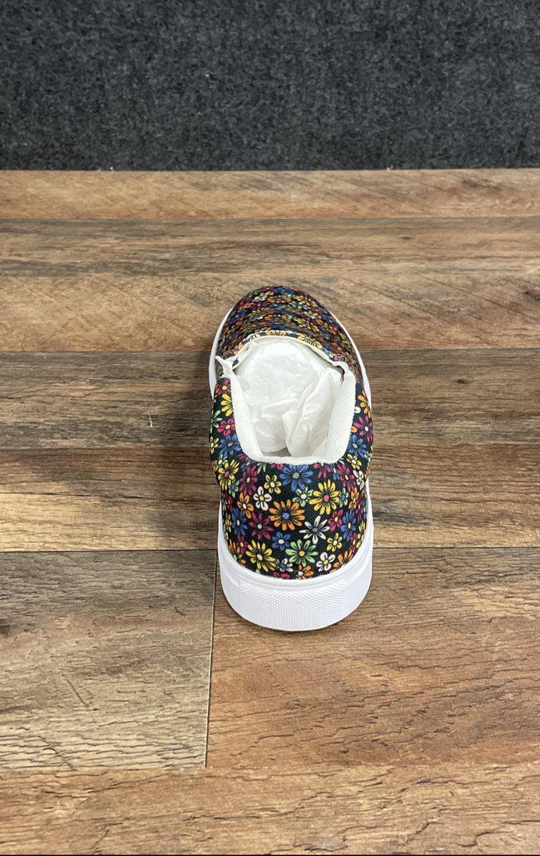 Farmhouse Is My Style Cabin Kicks Floral Daisy Slip-On Sneakers Women's Size 8