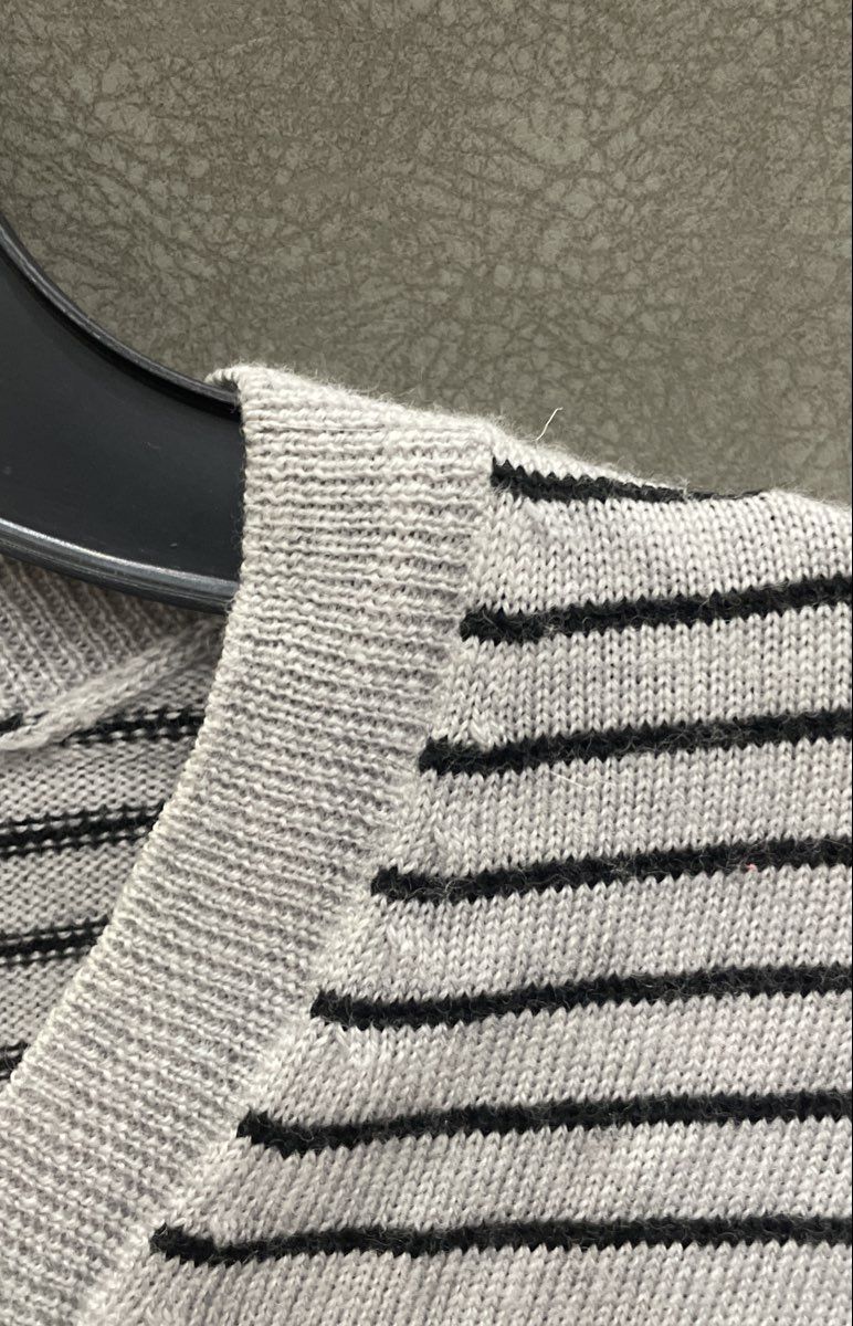 Gap Men's Italian Merino Wool V-Neck Sweater Gray Black Thin Striped Size S