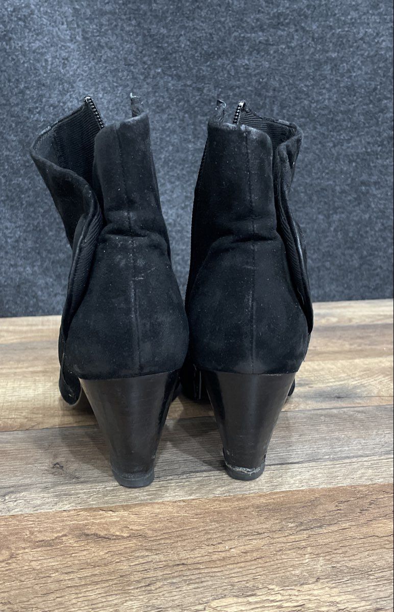 Black Suede Ruched Ankle Boots Pointed Toe Side Zip Women's Size 8.5 N
