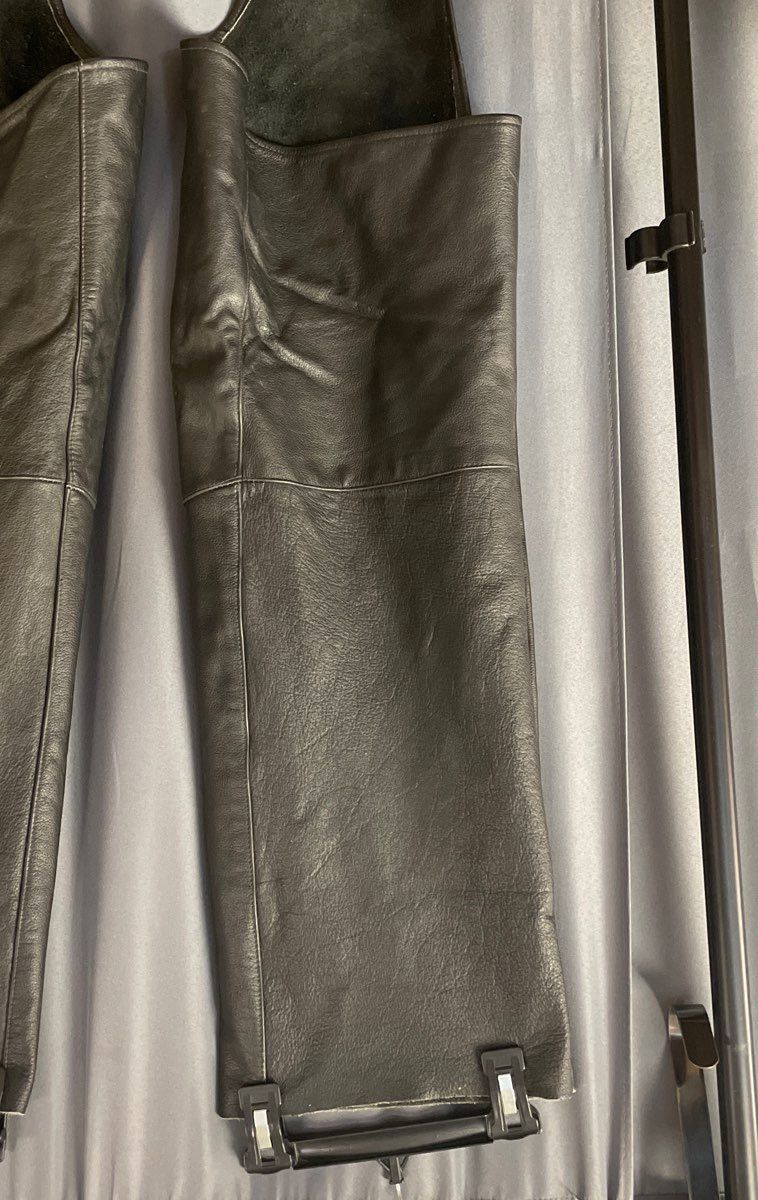 Excelled Men's Black Leather Motorcycle Chaps Sz 44