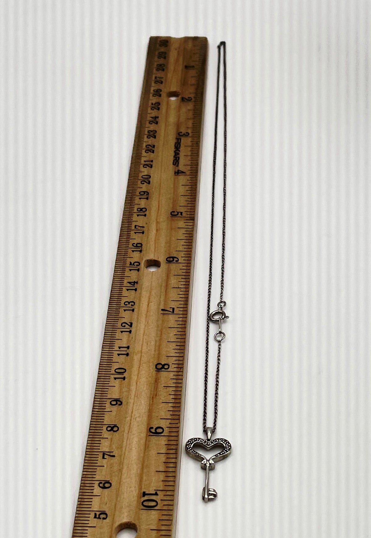 925 Sterling Silver Diamond Accent Heart Key Pendant Necklace 2.7g