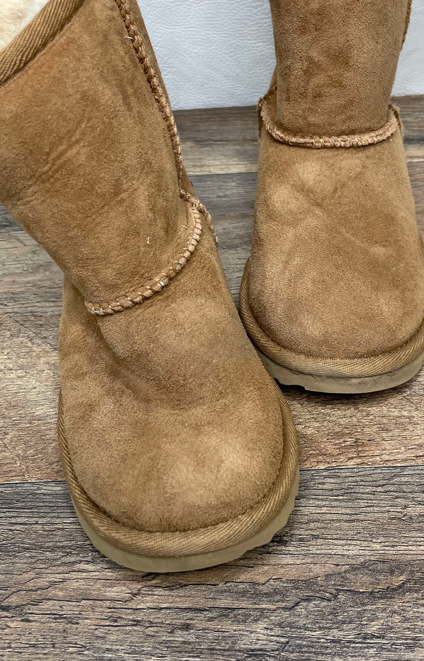 UGG Classic Short II Chestnut Suede Sheepskin Boots Women's Size 12
