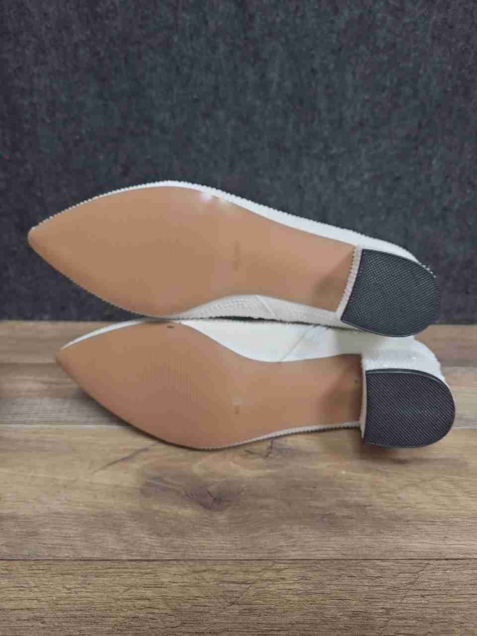 White Faux Pearl Embellished Ankle Boots Pointed Toe Block Heel Women's Size 9