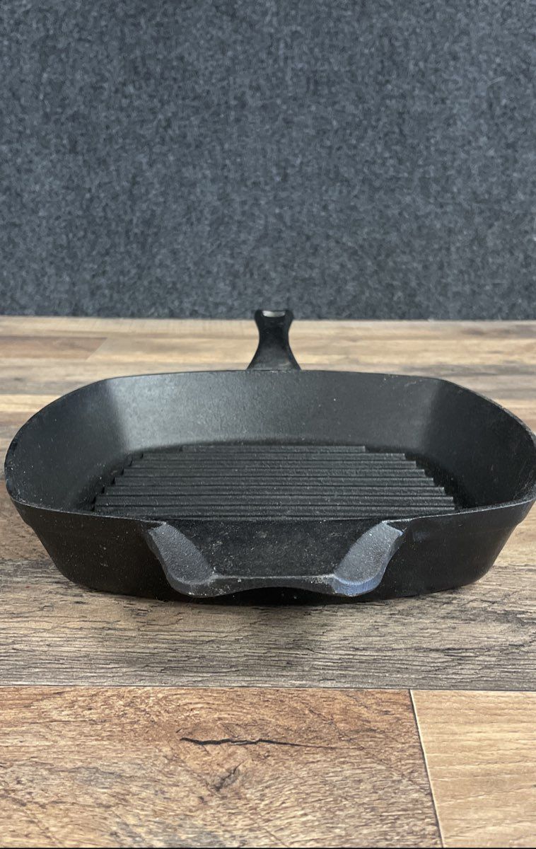 Calphalon Cast Iron 10 Inch Square Grill Pan Ribbed