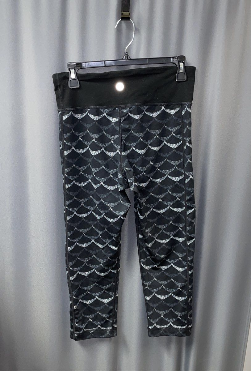 Vineyard Vines Women's Performance Leggings Black White Scallop Print Capri M