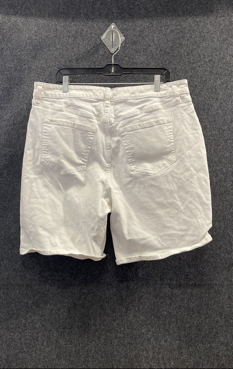Lane Bryant Women's White Mid-Rise Boyfriend Bermuda Shorts Sz 16