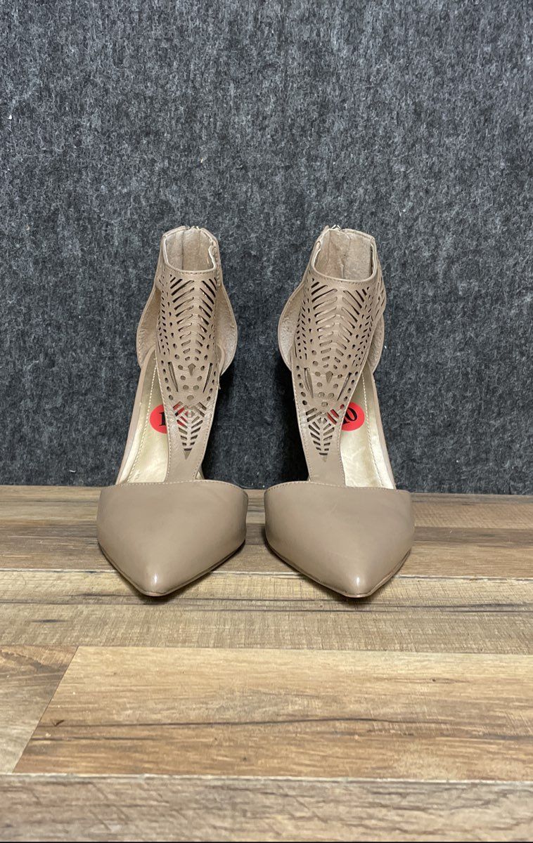 BCBGeneration Diola Taupe Leather Laser Cut Pointed Toe Heels Size 10