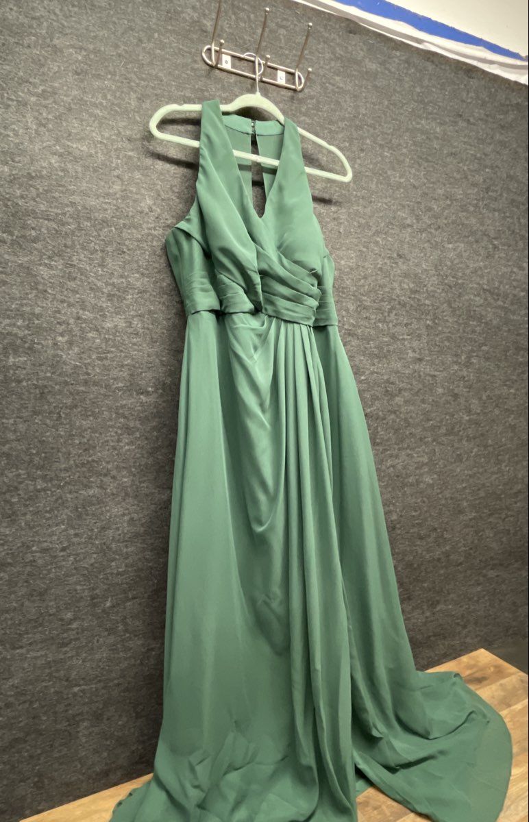 Azazie Women's Green Chiffon Halter High Slit Maxi Formal Gown Dress Sz A18