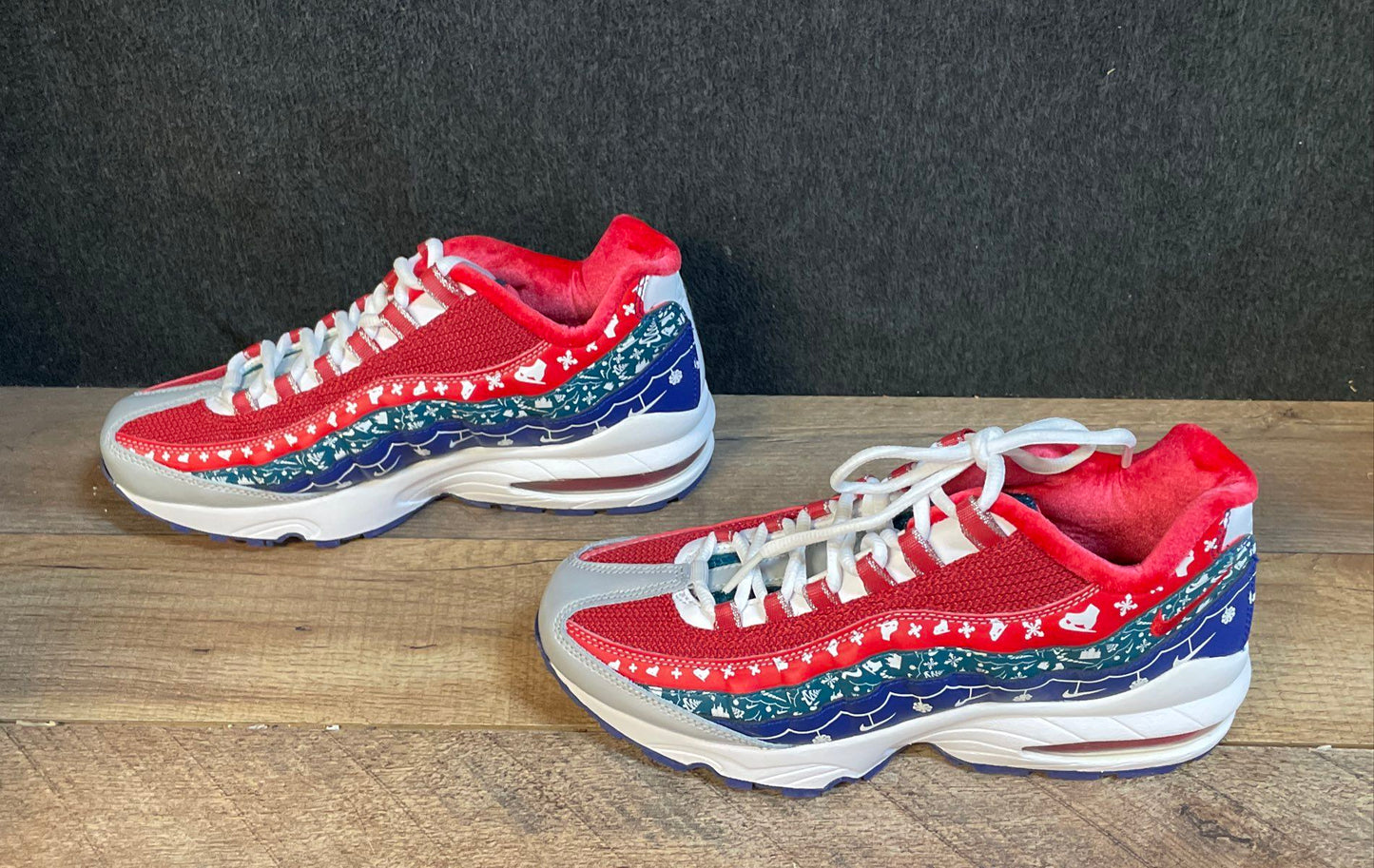 Nike Air Max 95 GS Christmas Holiday Red White Green Blue Size 6Y