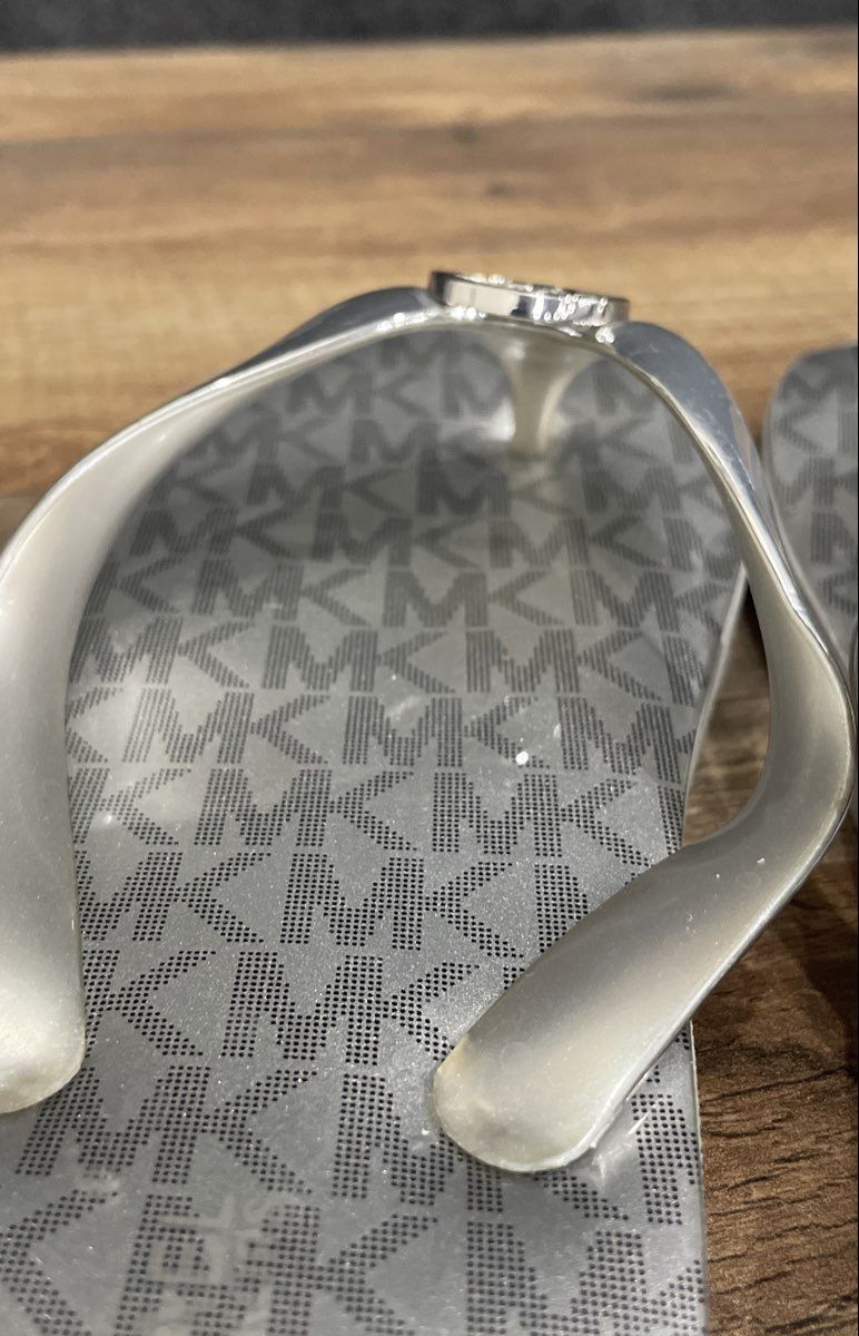 Michael Kors Silver MK Monogram Medallion Flip Flop Sandals Women's Size 6