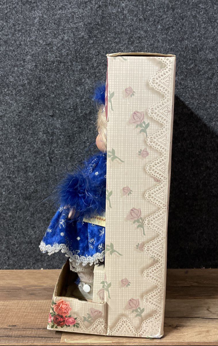 Vintage Collector's Choice Bisque Porcelain Musical Doll Animated Blue Winter