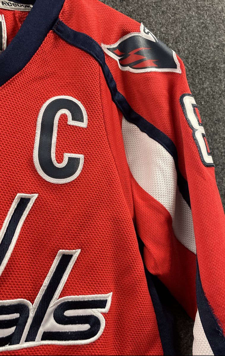 Reebok Youth Washington Capitals Alex Ovechkin #8 Red NHL Jersey Sz L/XL