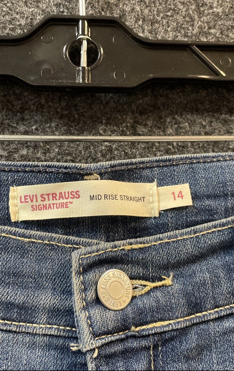 Levi Strauss Signature Women's Mid Rise Straight Blue Jeans Stretch NWT Sz 14