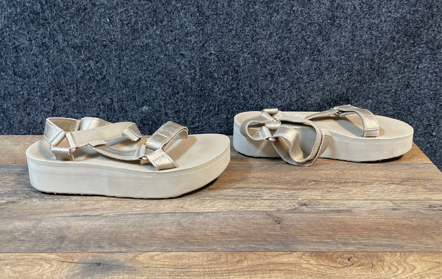 Teva Midform Universal Metallic Champagne Gold Platform Sandals Women's Size 9