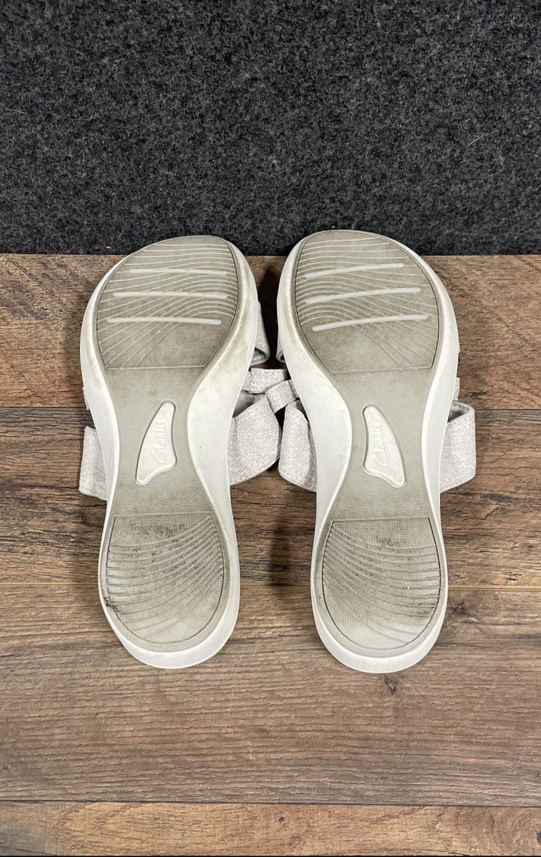 Clarks Cloudsteppers Off White Fabric Strappy Wedge Sandals Women's Size 7.5 W