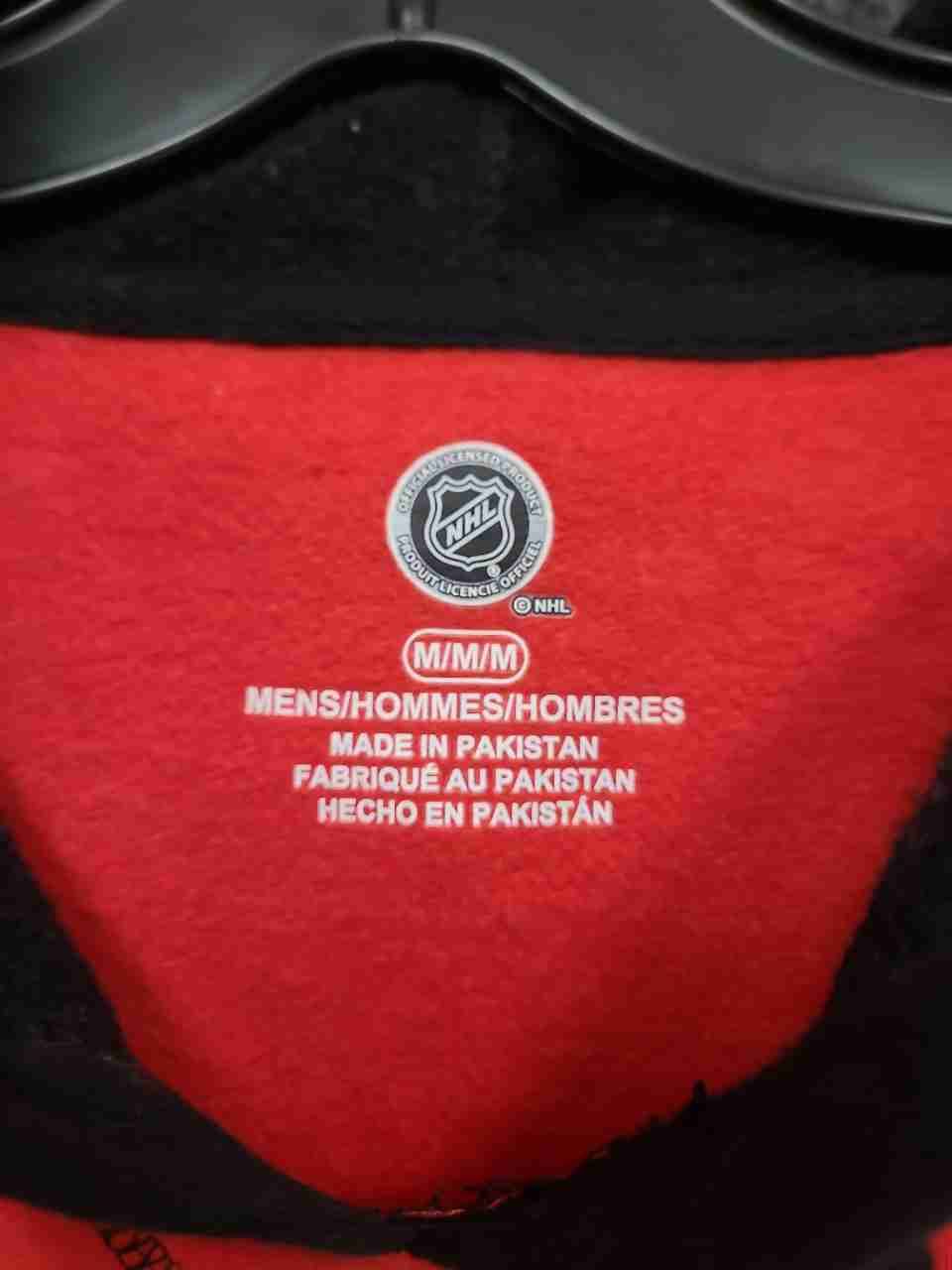 NHL Men's Chicago Blackhawks Hockey Hoodie Red Black Raglan Pullover Sz M
