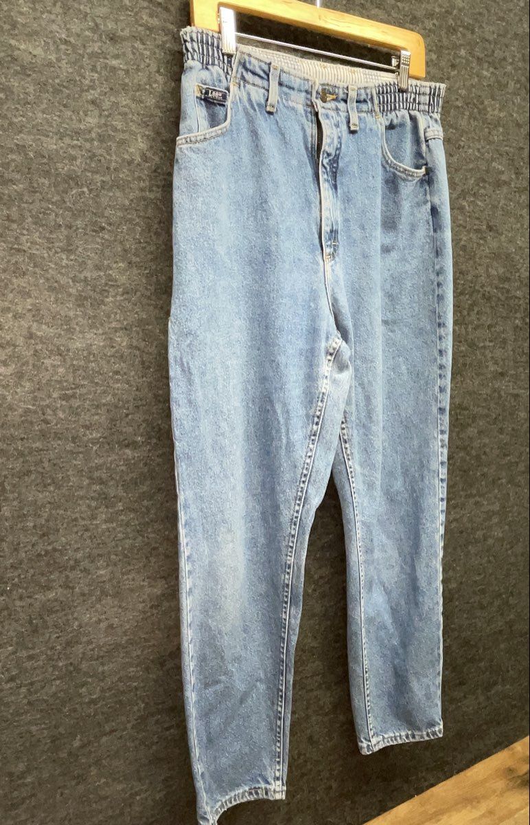Vintage 90s Lee Women's Light Wash High Rise Elastic Waist Tapered Jeans
