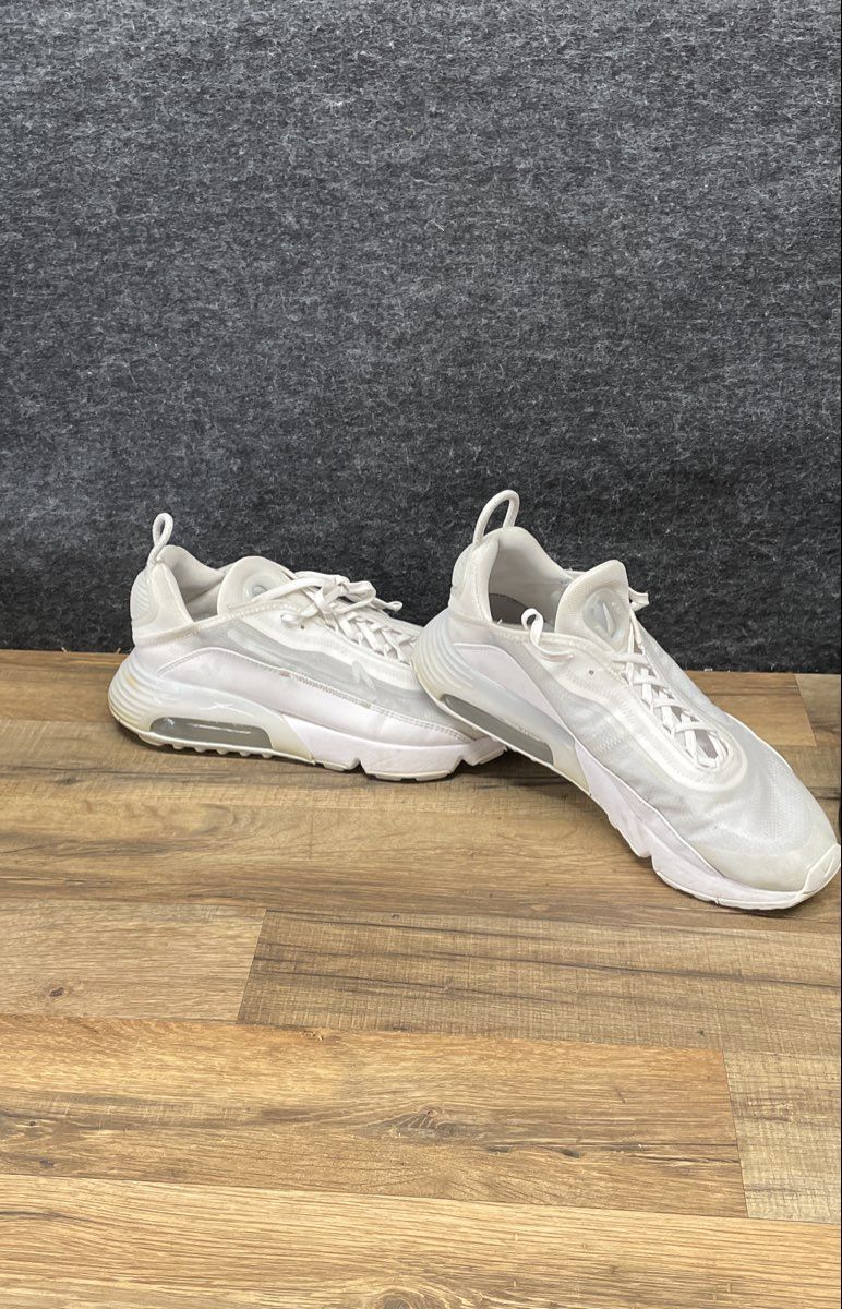 Nike Air Max 2090 Triple White Lifestyle Sneakers Men's Size 9.5