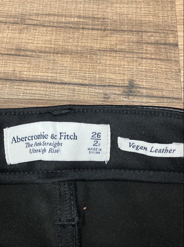 Abercrombie & Fitch Women's Black Vegan Leather Ankle Straight Pants 26/2S NWT