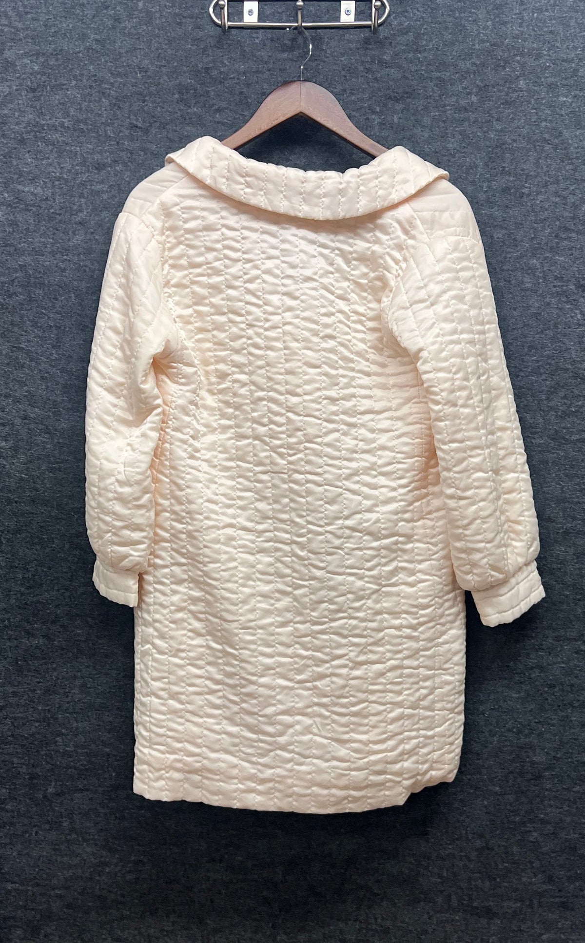 Vintage 70s Women's Peach Quilted Button Up Bed Jacket Robe Textured