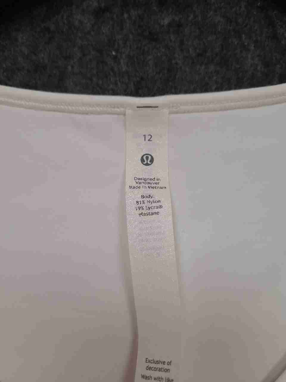 Lululemon Women's Align V-Neck T-Shirt White Cropped Short Sleeve Sz 12