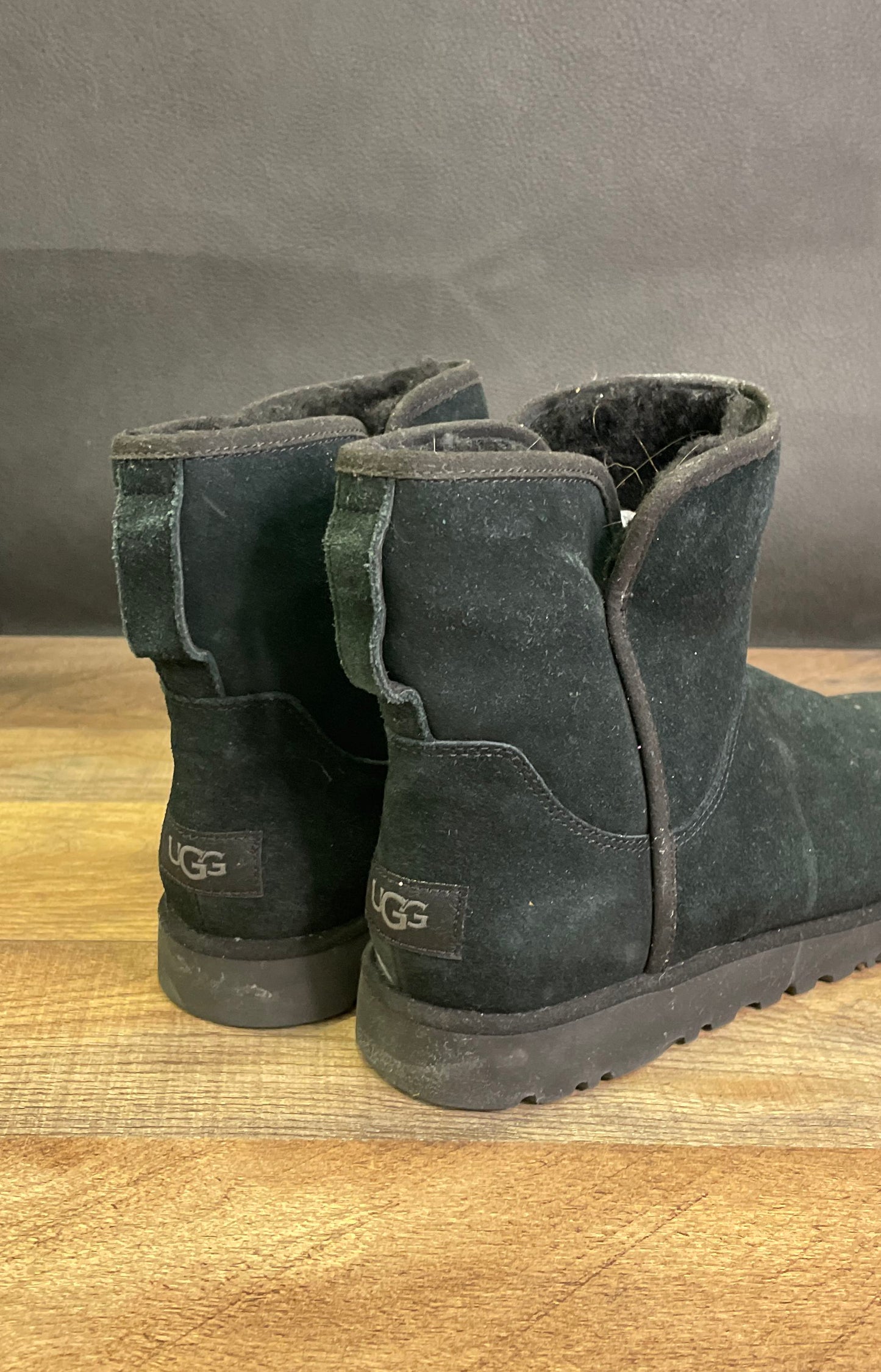 UGG Classic Mini II Black Suede Shearling Lined Boots Women's Size 7