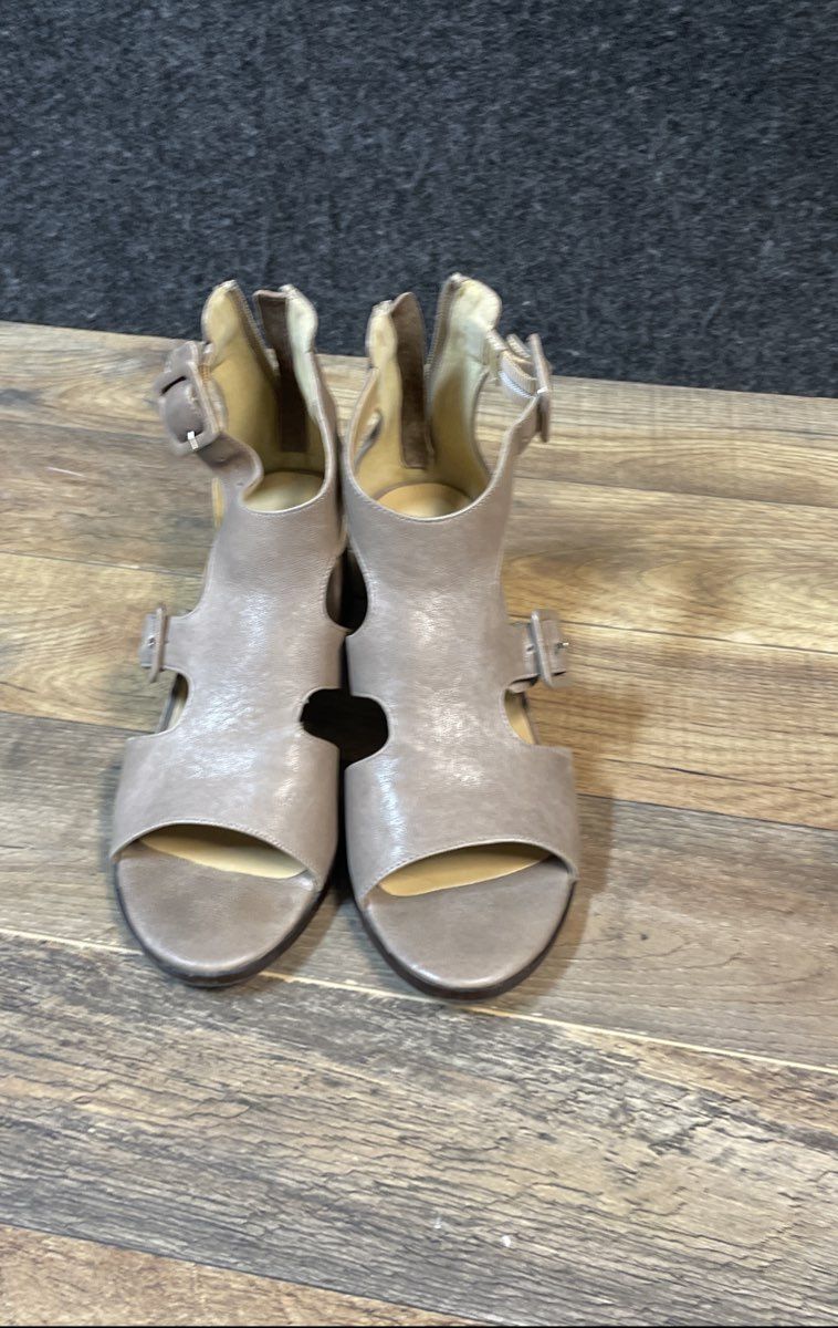 Vaneli Oread Tortora Taupe Leather Block Heel Sandals Women's Size 7.5 N
