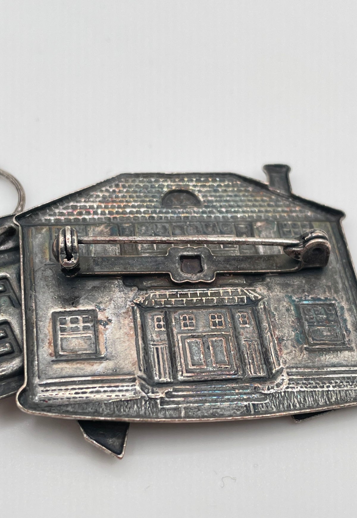 925 Sterling Silver W/ Low Grade Backing (Ag 86) For Sale House Brooch Pin 12.4g