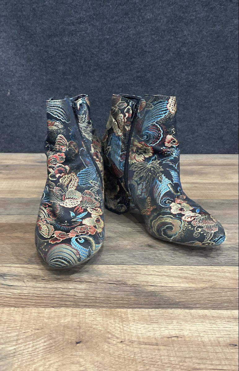 Bamboo Thirst-44 Black Floral Brocade Ankle Booties Block Heel Size 8