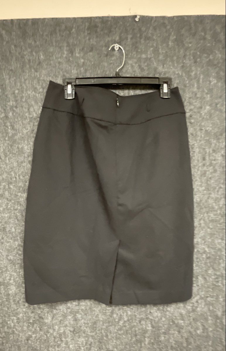 Liz Claiborne Women's Pencil Skirt Black Knee Length Back Slit Sz 8